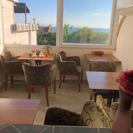 Otel Bachos Sultanahmet Enjoy Breakfast On The Teracce With A Sea View İstanbul