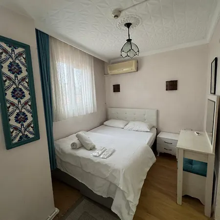Otel Bachos Sultanahmet Enjoy Breakfast On The Teracce With A Sea View