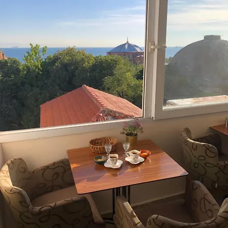 Bachos Sultanahmet Enjoy Breakfast On The Teracce With A Sea View